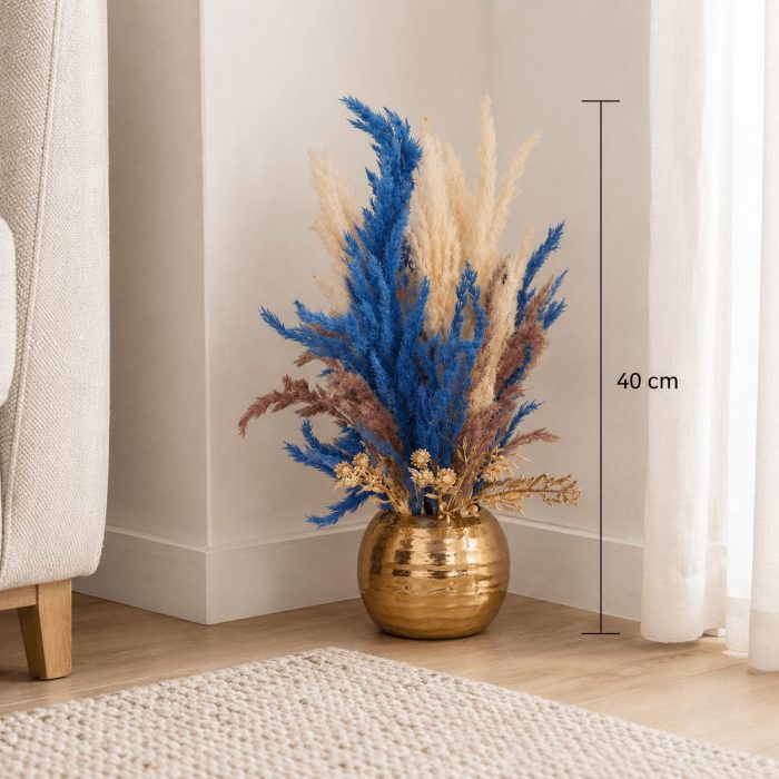 Bouquet de fleurs séchées artificielles bleues en vase doré (40cm) – Image 2